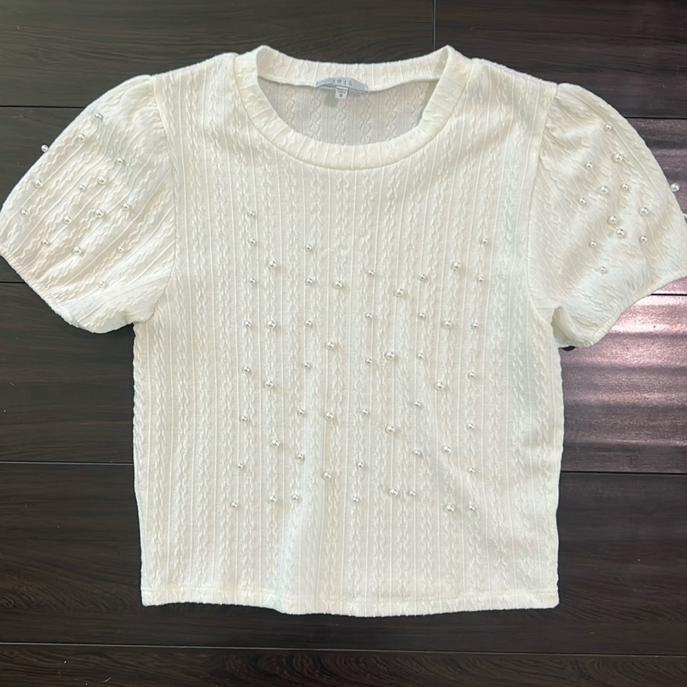 IRIS like new cream Top with round beads on front & balloon sleeves Size Small
